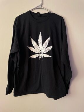 Gildan Black Long Sleeve Tee with White Leaf Graphic